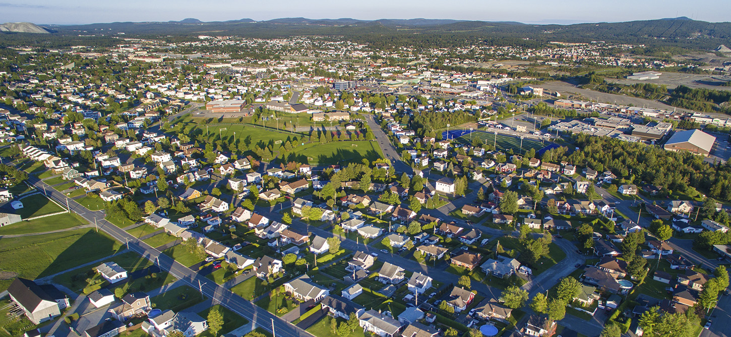 Photographie aérienne par drone de la ville de Thetford Mines par Nadeau Photo Solution